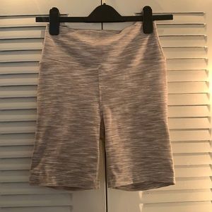 Outdoor Voices Flow 7” short